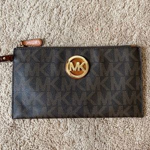 MK clutch